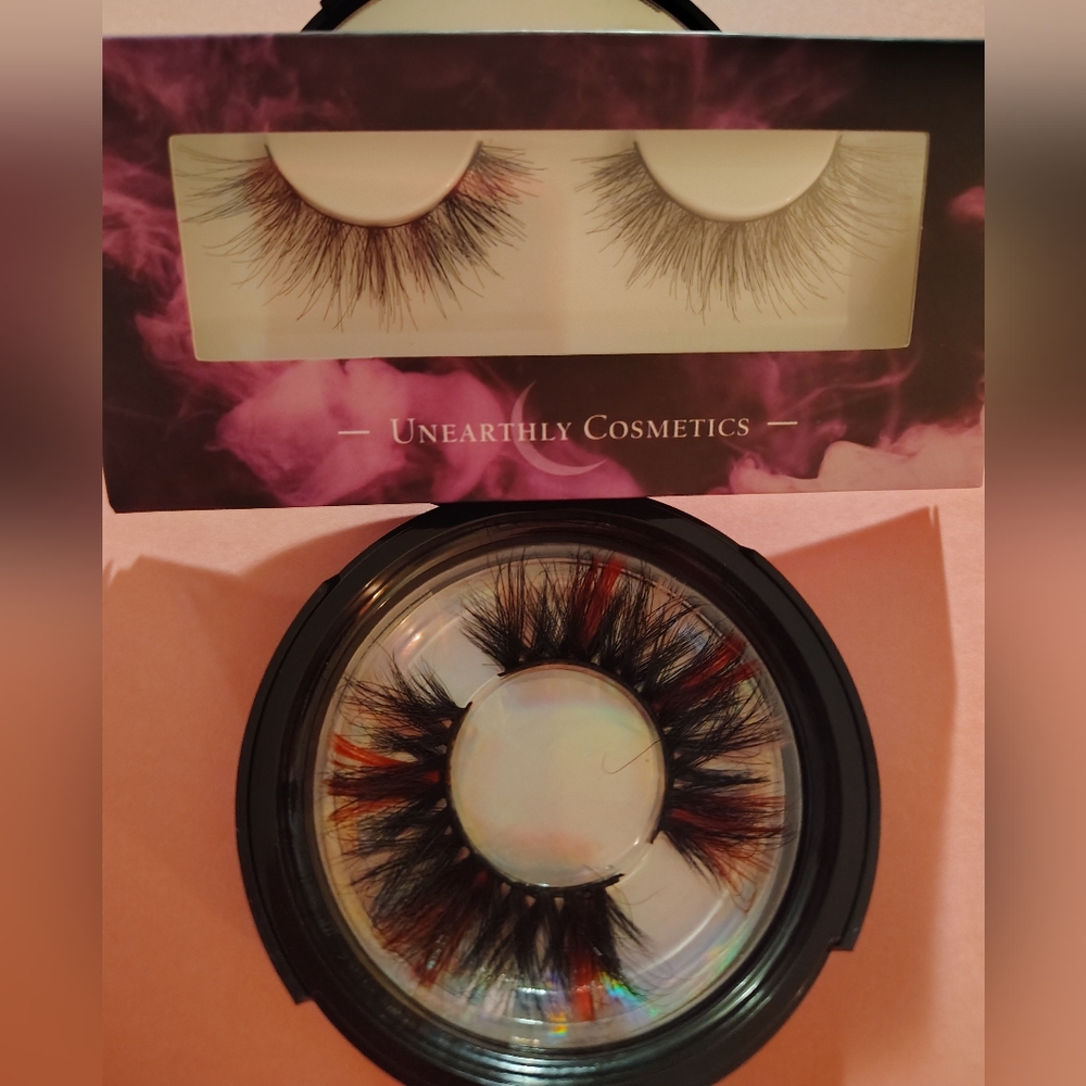 New Unearthly cosmetics 2 pairs of synthetic eyelashes in heavenly and romance